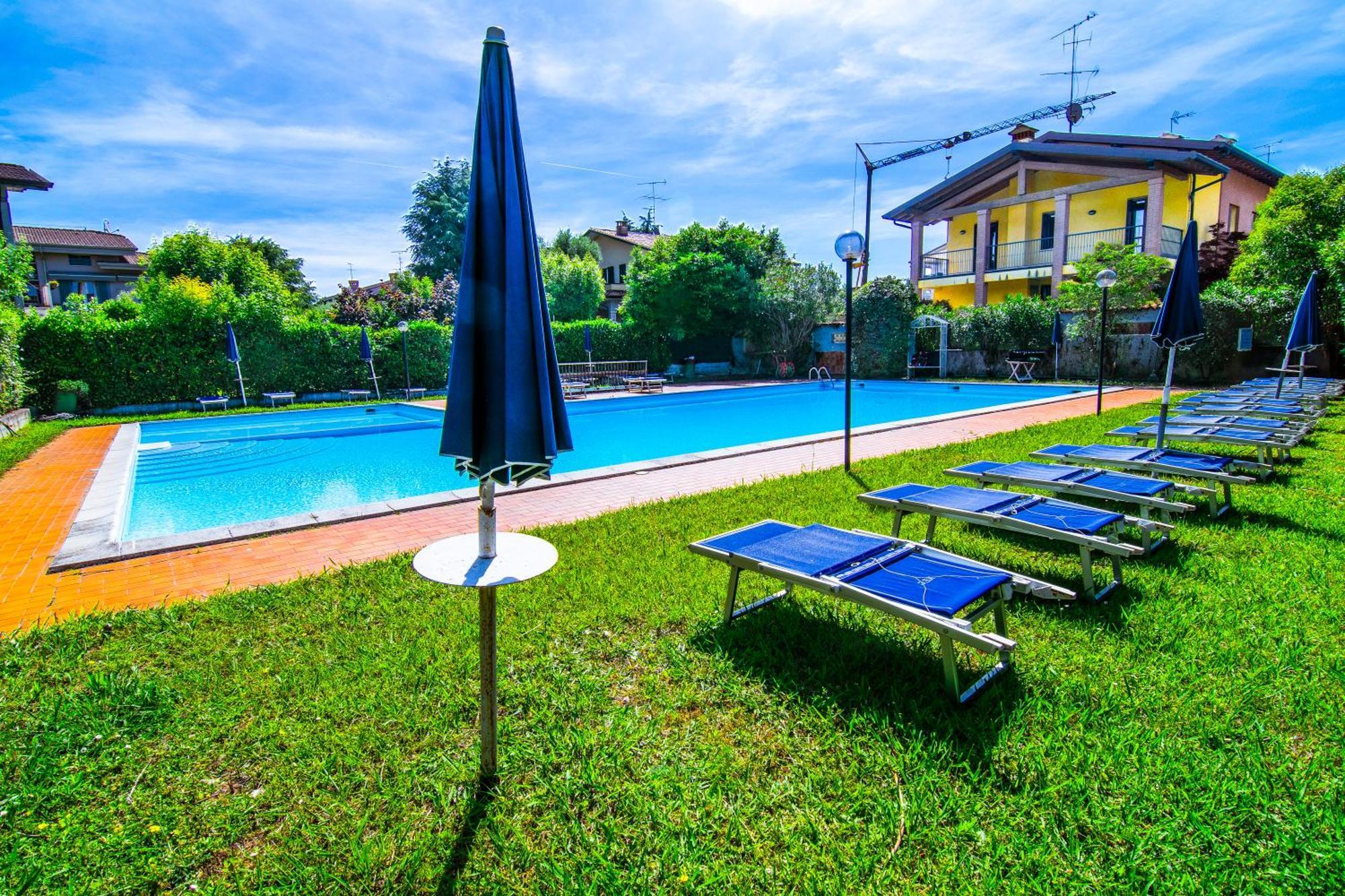 Balcone Vista Lago! Dimora Aurelia Con Piscina Appartamento Desenzano del Garda